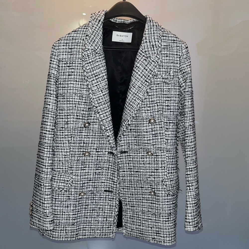 Aritzia Babaton tweed pearl-button blazer